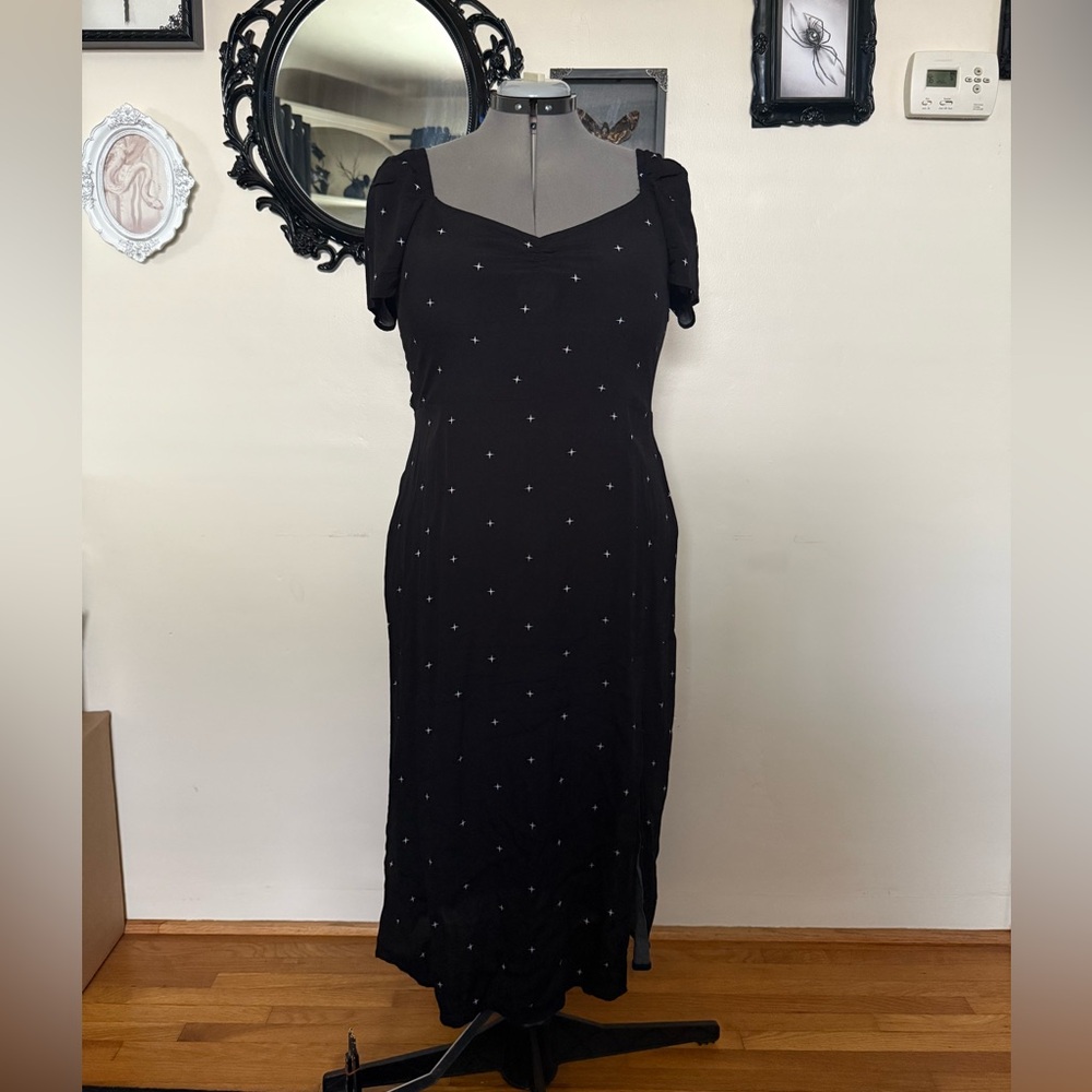 Forever 21 Black and White Sheath Dress Sweetheart Neckline